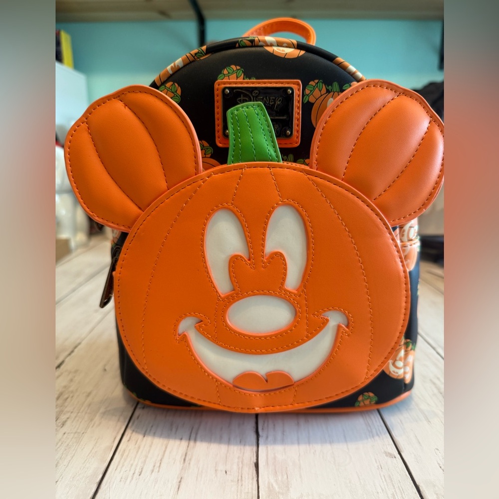 Loungefly Disney Mickey Glow in the dark- Mick-O-Lantern Mini Backpack NWT